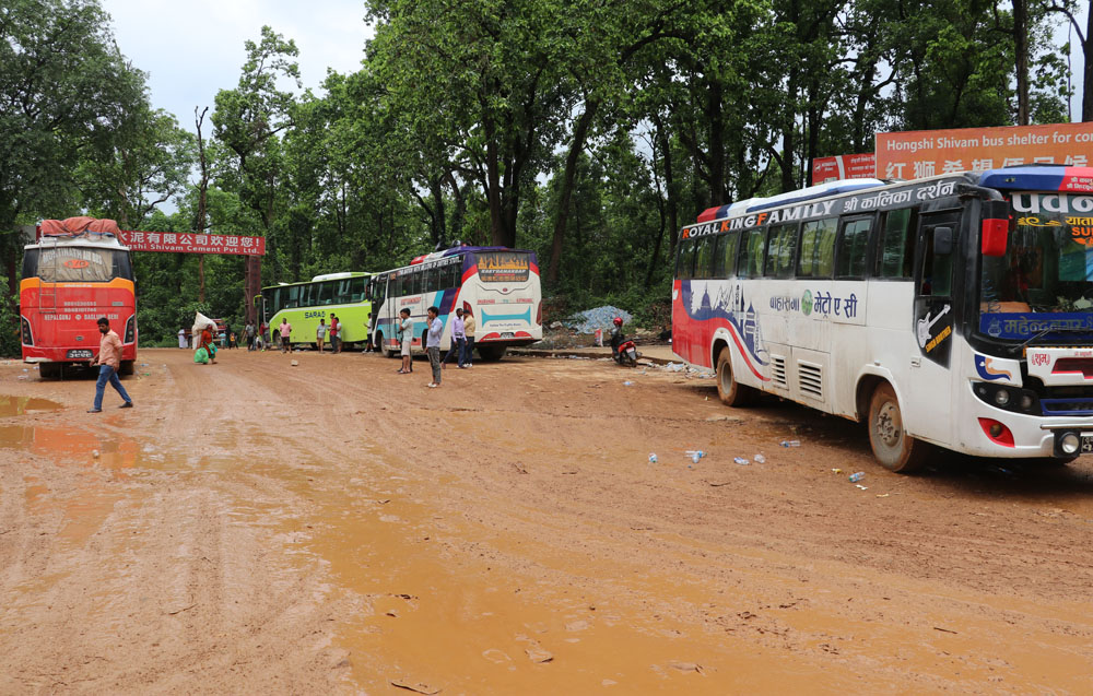 काठमाडौंबाट रोल्पाको बागमारा तर्फ जाँदै गरेको बस दुर्घटना, ३ जनाको मृत्यु, १५ जना घाइते